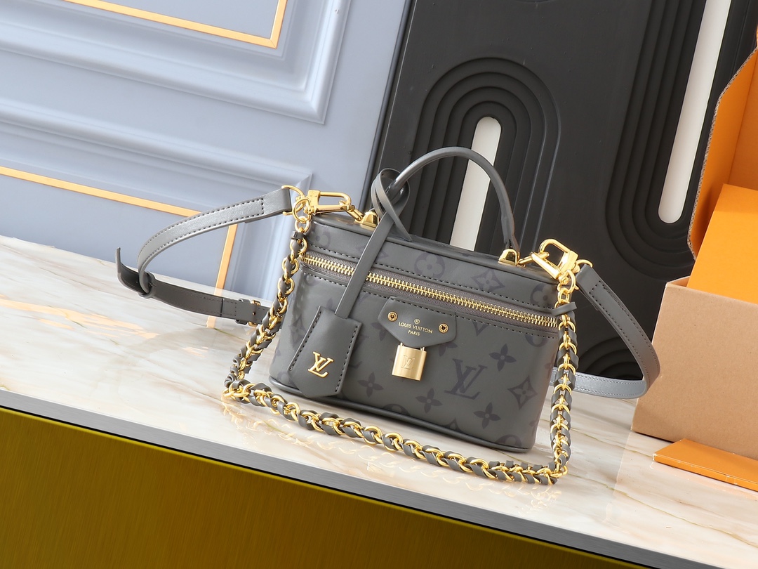 LV Classic Handbag Monogram Canvas Model M25125 LV Logo Detail Street Style